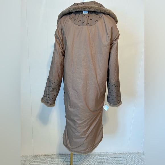 Nike sportswear women’s Faux Fur Coat with Bold Purple Swoosh size XS - Picture 10 of 17